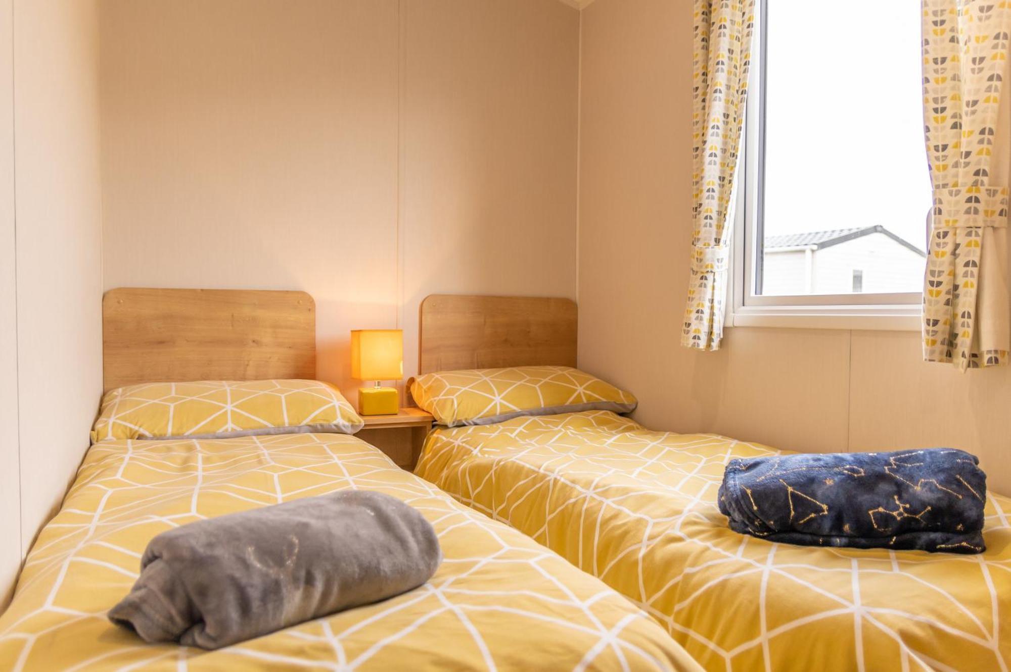 64 Lancaster The Lazy Willow 3 Bedroom Hot Tub Caravan Tattershall Lakes エクステリア 写真