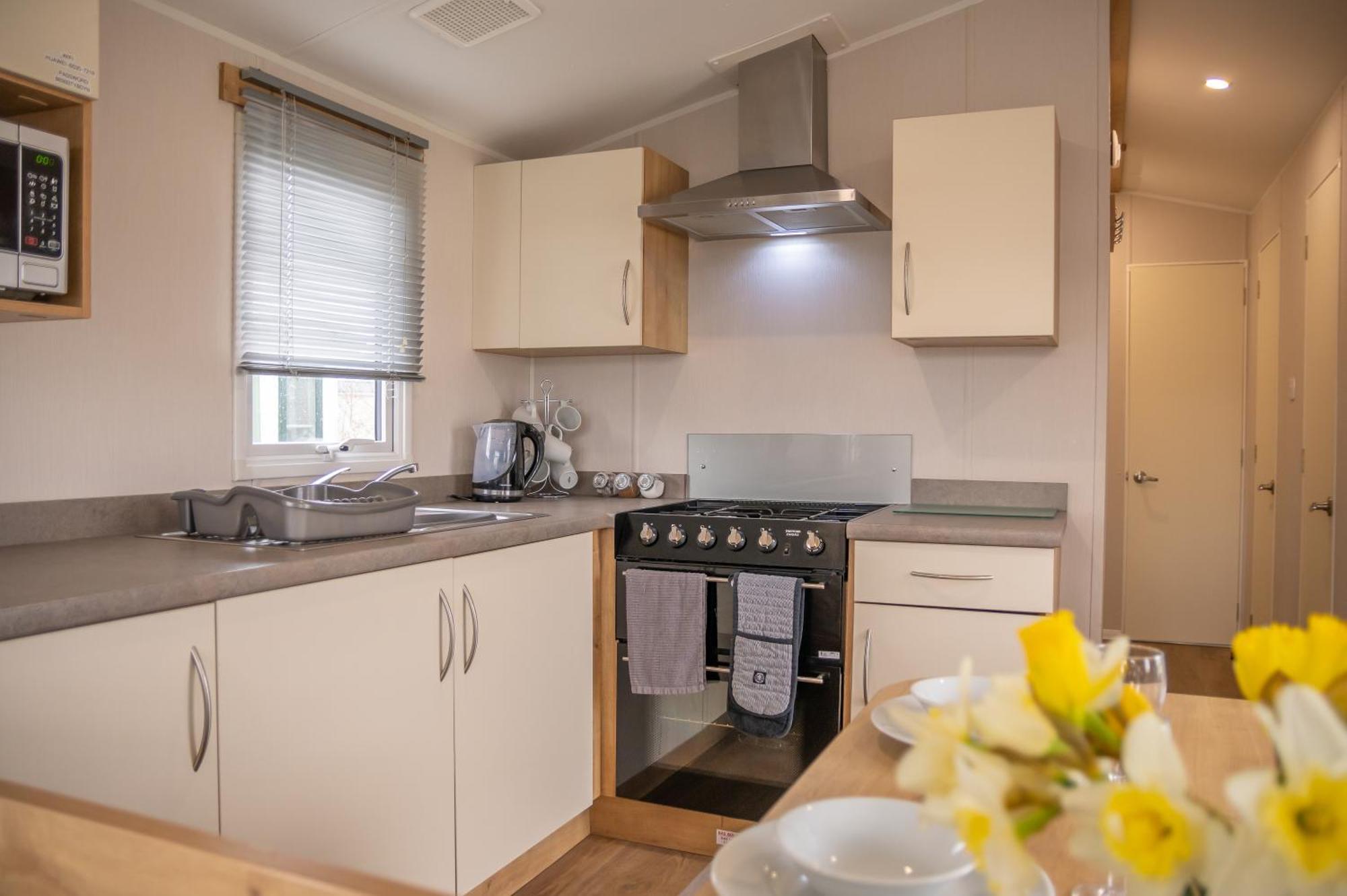 64 Lancaster The Lazy Willow 3 Bedroom Hot Tub Caravan Tattershall Lakes エクステリア 写真